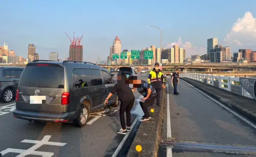 上班途中遇死劫！忠孝橋男騎士噴飛快車道遭2車撞上　母崩潰認屍

