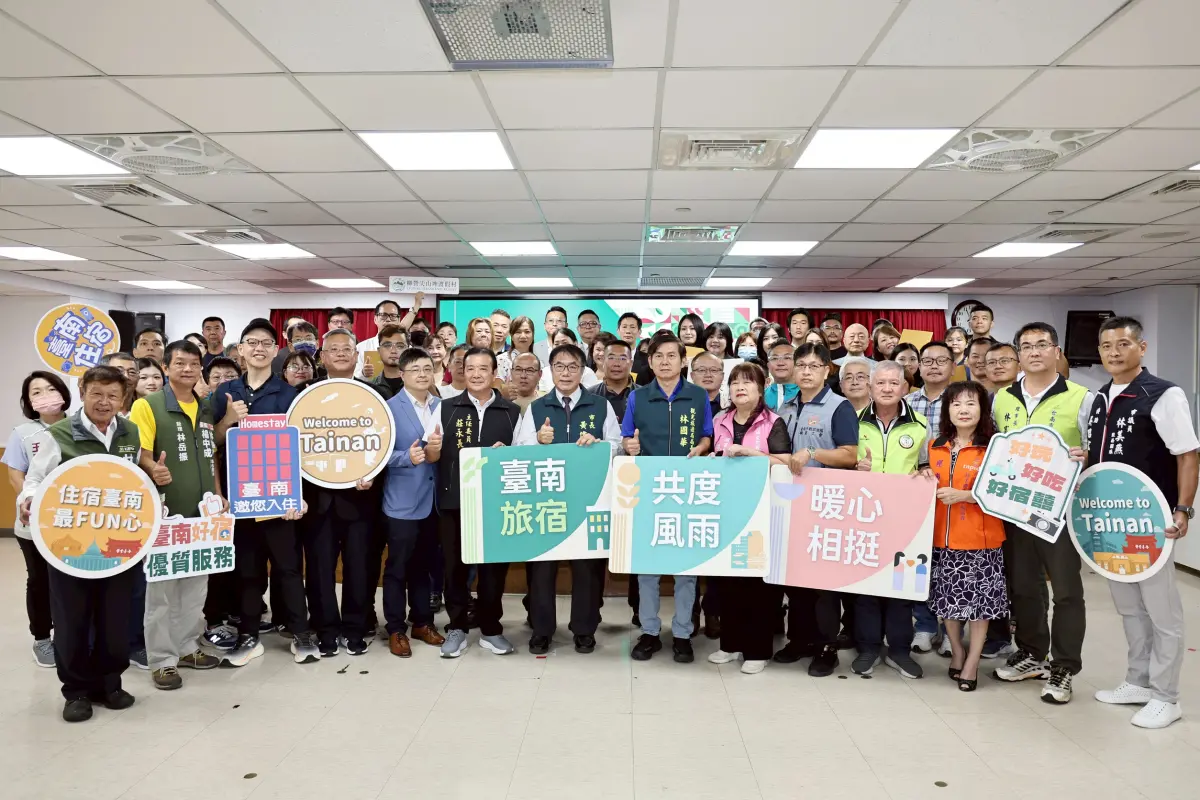 ▲南市府表揚187家災援旅宿業者，黃偉哲感謝旅宿業情義相挺及愛心支援。（圖／南市府提供）