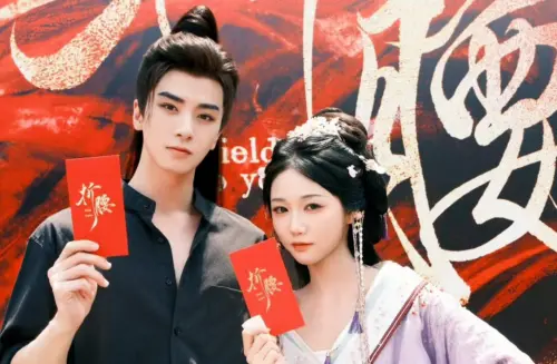 ▲《折腰》短劇版由岳雨婷、吳希澤主演，16日已經殺青，預告中有許多火辣親密戲，官方發文「小孩不准看」讓人更好奇。（圖／翻攝自微博@折腰短劇-已殺青版）