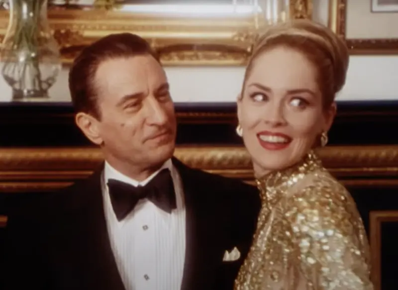 ▲莎朗史東（右）認為自己在好萊塢事業由盛而衰、拿不到太多好角色，都是因為《賭國風雲》入圍奧斯卡影后，而演她丈夫的勞勃狄尼洛（左）卻沒有被提名，覺得自己刺激到好萊塢的男人幫，遭到大家聯合封殺。（圖／摘自YouTube）