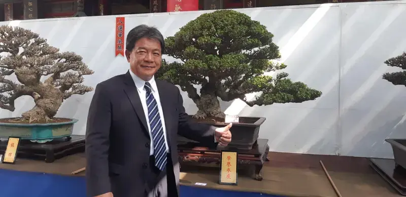 ▲涉嫌藉白手套收受900萬元，前台南市議長郭信良近期遭檢調兩波搜索約談，案件進入收尾偵辦。（翻攝自臉書）