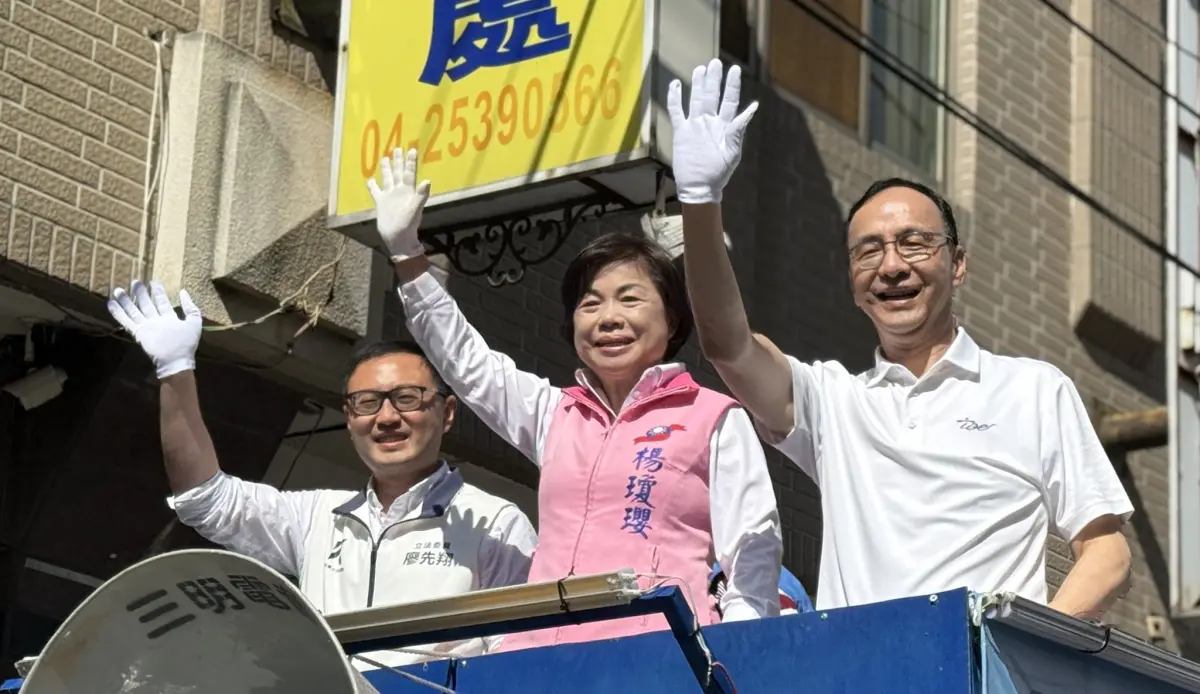 ▲朱立倫到台中市潭子區，陪藍委楊瓊瓔車隊掃街。（圖／國民黨提供，2025.08.19）