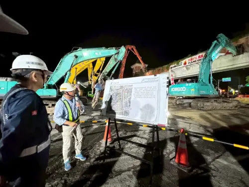 ▲捷運局表示，為降低拆除作業對交通及用路人安全之影響，安排夜間時段封閉道路施工。（圖／高市府捷運局提供）