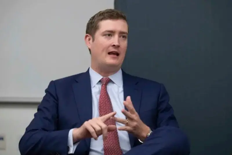 ▲ 美國白宮國安會前幕僚長葛雷（Alexander B.Gray）在多間政治公關公司和智庫擔任職務。（圖／The Strauss Center官網）