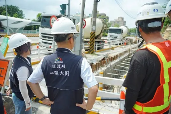 ▲臺中市政府建設局長陳大田前往視察弘光科大至北勢溪段排水改善工程（圖／台中市政府提供）