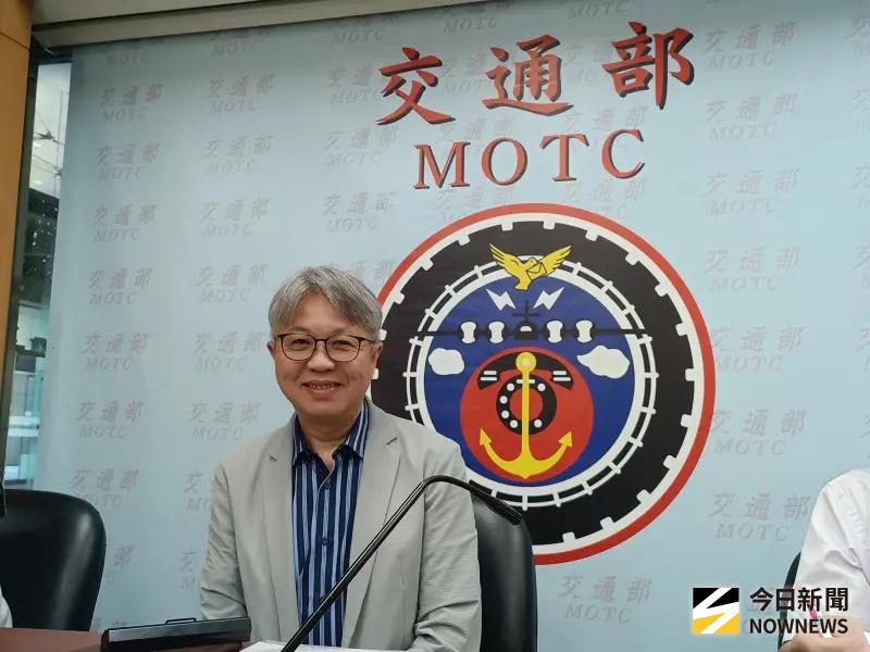 ▲公路局副局長周廷彰表示，像安眠藥、部分感冒藥、肌肉鬆弛劑等藥物，都可能引起嗜睡、頭暈或注意力不集中，進而增加交通事故風險。（圖／記者許若茵攝）