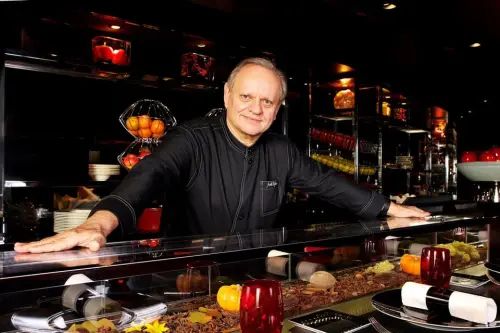 ▲法國傳奇名廚喬爾侯布雄侯布雄大師（Joël Robuchon）。（圖／翻攝自L'Atelier de Joël Robuchon Taipei FB）