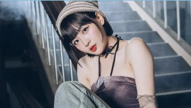 籃籃香港約會被抓包！只穿小可愛甜曬「男友視角」　20萬粉絲搶看
