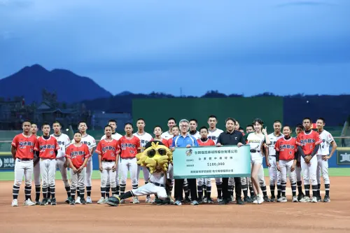 中職／楊柳颱風重創台東體中球場！台鋼雄鷹賽前捐10萬力挺基層
