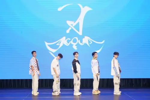 ▲學生時期的你，也曾偷偷帶手機上學嗎？AcQUA源少年（如圖）與GENBLUE幻藍小熊在《歌手返校日》記者會上大聊校園趣事，自爆帶「違禁品」的過往。左起為須弘道、李秉諭、黃莑茗、林毓家、 盧佾暘。（圖／台北流行音樂中心提供）