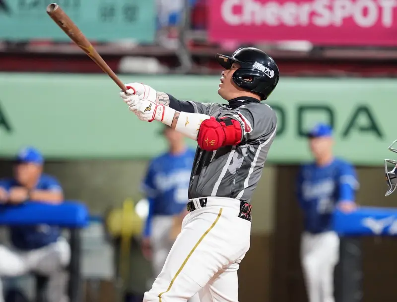 ▲樂天桃猿林泓育面對富邦悍將，繳出雙安、2打點，助隊以2：1險勝。（圖／樂天桃猿提供）
