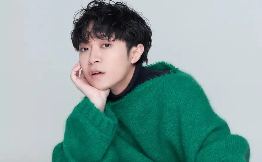 ▲青峰（如圖）今傳出與林暐哲的官司一審勝訴，但對方提出上訴，糾纏多年的恩怨還未能結束。據悉，青峰曾在登台前曾被林暐哲罵到爆哭30分鐘，對方的高壓管理，讓他非常受不了，而日前蘇打綠在高雄進行巡演，青峰還開玩笑喊：被迫最後一次巡演。（圖／青峰IG@imqingfeng）