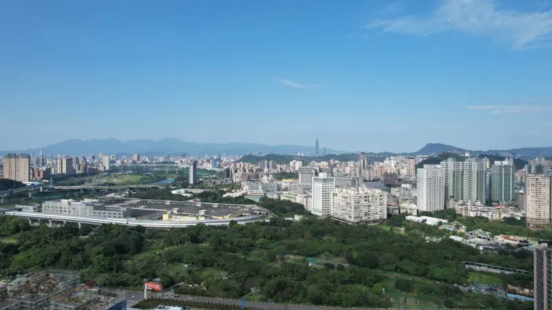 ▲根據內政部待售新成屋統計，新北市為2024年第四季六都存量最多，半年內增加幅度最多的行政區分別是鶯歌、新店、三重。圖為新店央北十四張。（圖／台灣房屋央北十四張重劃店提供）