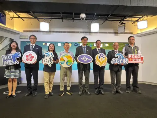 ▲中央氣象署聯手國立成功大學，推出「海岸異常波浪早期預警」系統。（圖／記者張志浩攝）