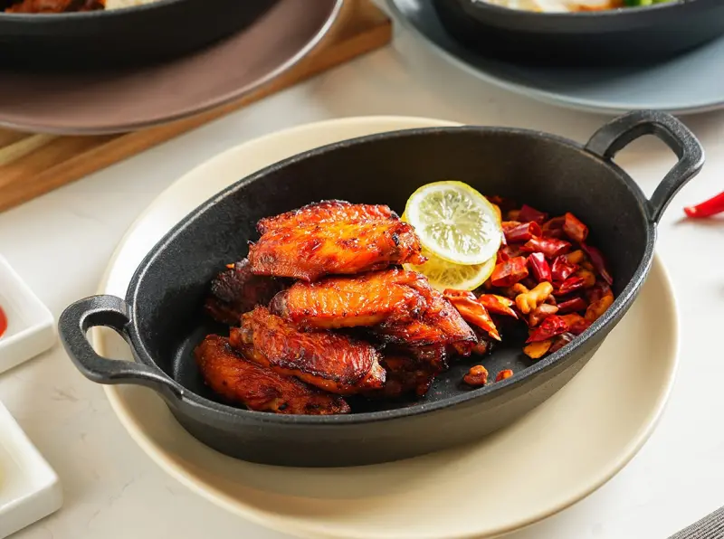 ▲台北中山九昱希爾頓逸林酒店La Salle森酒吧自8月23日起以日本民間傳說「百鬼夜行」為名，推出四道招牌菜祭出買一送一優惠，還有祭出「消費滿1500元送500元抵用券」活動。（圖／台北中山九昱希爾頓逸林酒店提供）