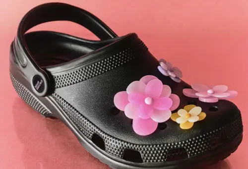 美國Crocs洞洞鞋中國大翻身　從廉價貨變潮流指標
