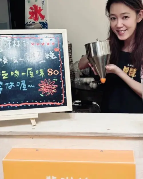 ▲裴琳生病後創業賣起了雞蛋糕。（圖／裴琳的虎咬咬 臉書）