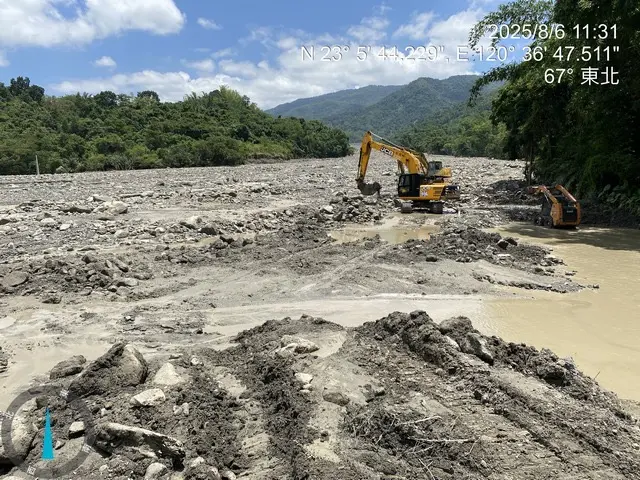 ▲ 高雄市甲仙關山橋旁崩坪坑與油礦溪匯流處形成堰塞湖恐危及下游居民安全。（圖／邱議瑩服務處提供）