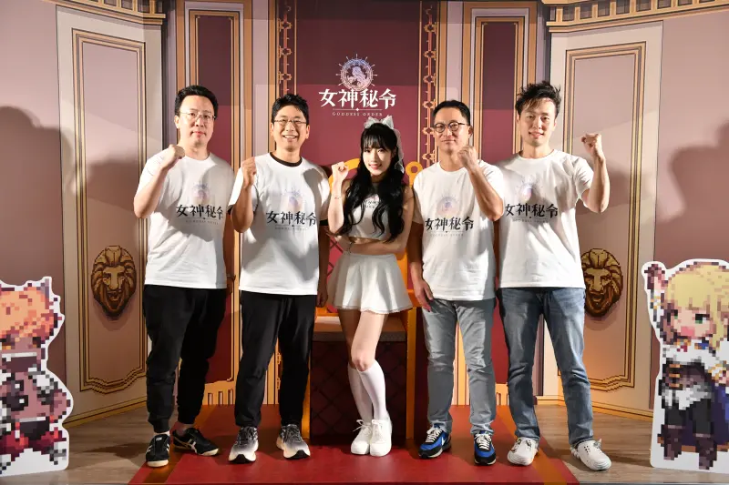 ▲代言人Mingo朴旻曙與原廠代表合影。（圖／KakaoGames提供）