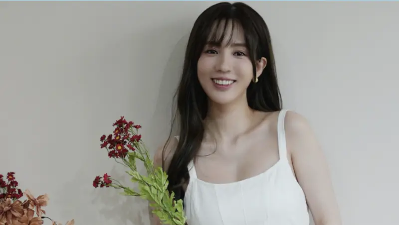 ▲37歲藝人愛雅（張艾亞；如圖）本月14日宣布懷孕，今（20）日她分享身體驚人變化，改變最大就是不能小酌，也透露近期開始害喜，除了不斷嘔吐之外，先前更伴隨暈眩、嗜睡的症狀，甜蜜負荷相當矛盾。（圖／愛雅辣呦提供）