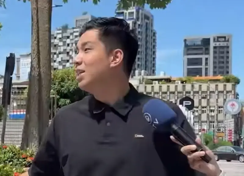 ▲粉專政客爽截圖陳聖文過程表情，狠酸陳完美演繹了「悲傷5階段」。（圖／翻攝自《NOWNEWS今日新聞》YouTube）