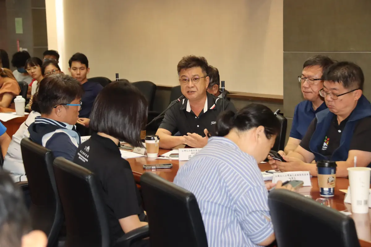 ▲出席座談會與會業者反映事項，農業部主政單位均在現場提供詳盡說明。（圖／農業部）
