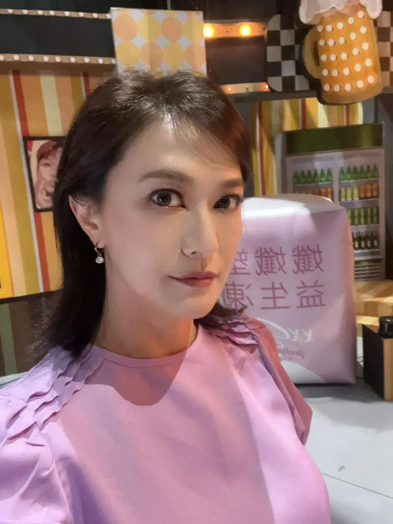 ▲▲擁有黑道背景的章姓女藝人，因持有二級毒品罪判拘役30天，緩刑2年。（圖／翻攝自章姓女星臉書）