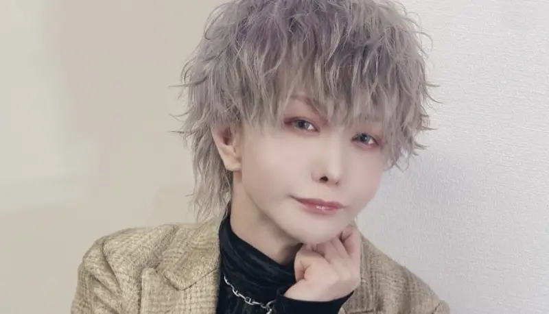 ▲日本男歌手luz（如圖）今（20）日傳出死訊，經紀公司證實已在19日猝逝，享年32歲，其生前最後貼文曝光，一句「真的到極限了」疑似有憂鬱傾向。（圖／luz IG luzofficial）