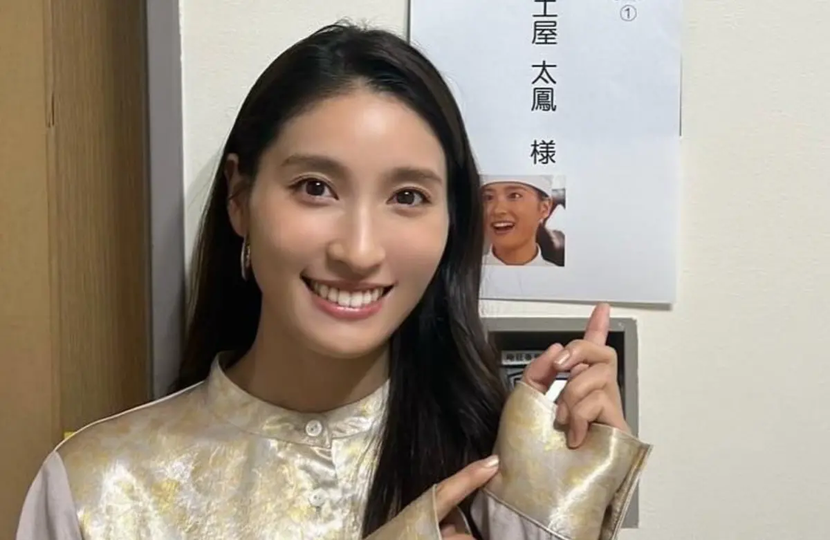 ▲《今際之國的闖關者》女主角土屋太鳳近日被爆疑似當恐龍家長，讓女兒把舔過的瓶子放回超市架上，她沒阻止還反過來稱讚小孩，引起撻伐。（圖／土屋太鳳IG@taotsuchiya_official）