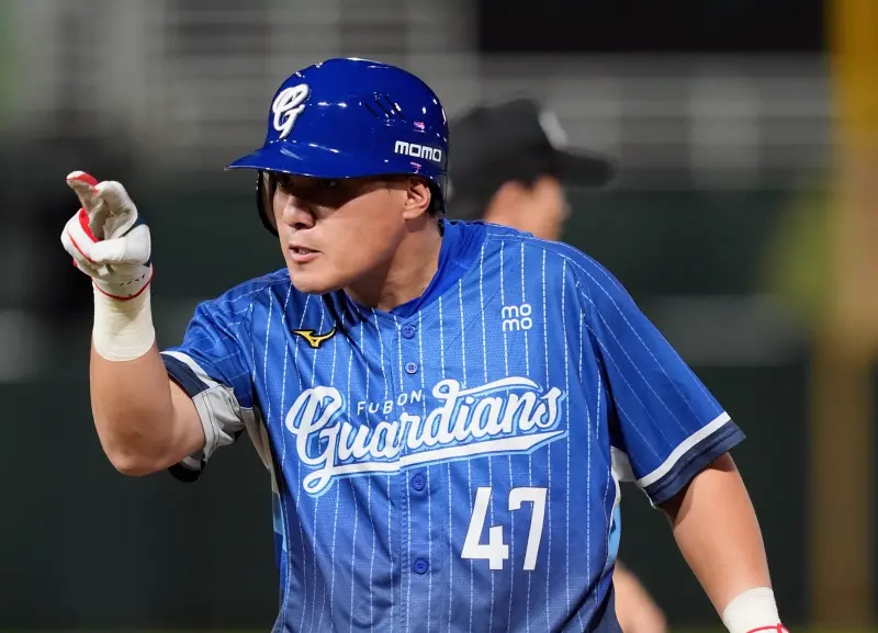 ▲富邦悍將張進德在第5局因配合戰術，意外跑出中職生涯首次盜壘成功。（圖／富邦悍將提供）