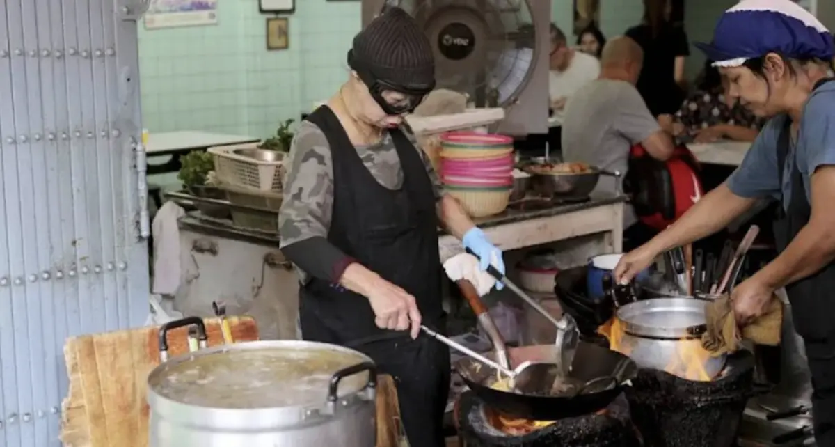 ▲曼谷知名米其林一星餐廳「痣姐熱炒」因價格標示爭議遭到泰國政府開罰。（圖／美聯社／達志影像）