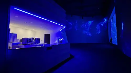 ▲台中海洋館內有全台唯一座落於黑潮大洋展缸旁的飲料吧。（圖／翻攝台中海洋館官網）