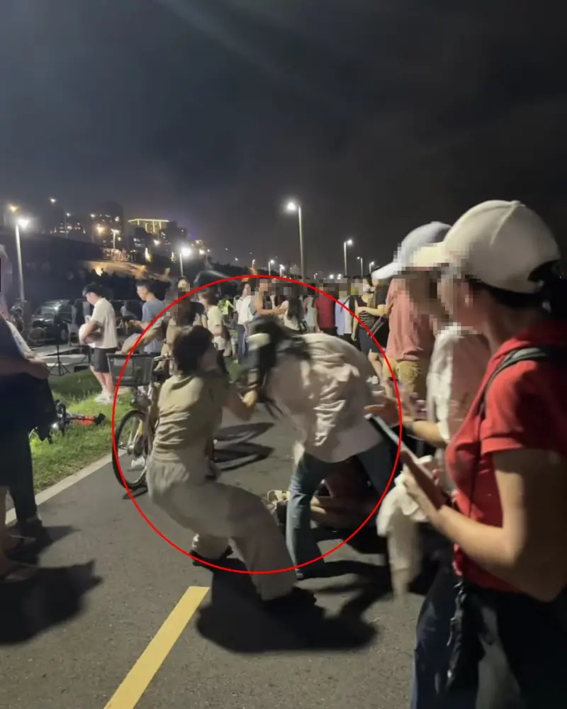 ▲昨天（20號）晚上，大稻埕煙火秀「火氣很大」。（圖／翻攝threads）