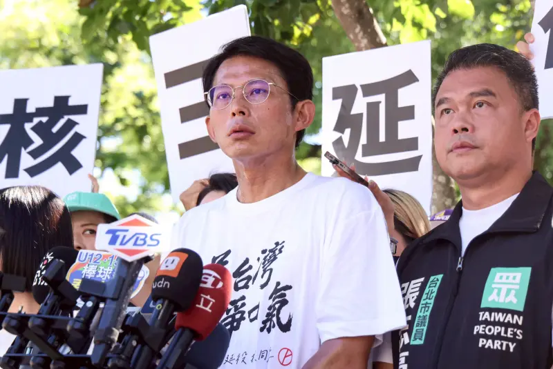 ▲四叉貓爆兒子有美國籍！民眾黨主席黃國昌批肉搜未成年小孩的變態行為。（圖／記者朱永強攝，2025,08.21）