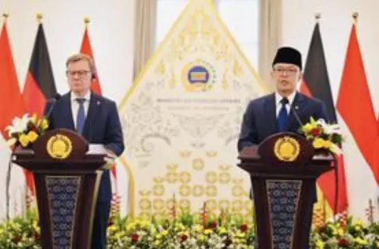 ▲德國外交部長瓦德福（Johann Wadephul）（左）在雅加達記者會上警告，中國在南海與台海的行動威脅全球安全。（圖／翻攝自X@Menlu_RI)）