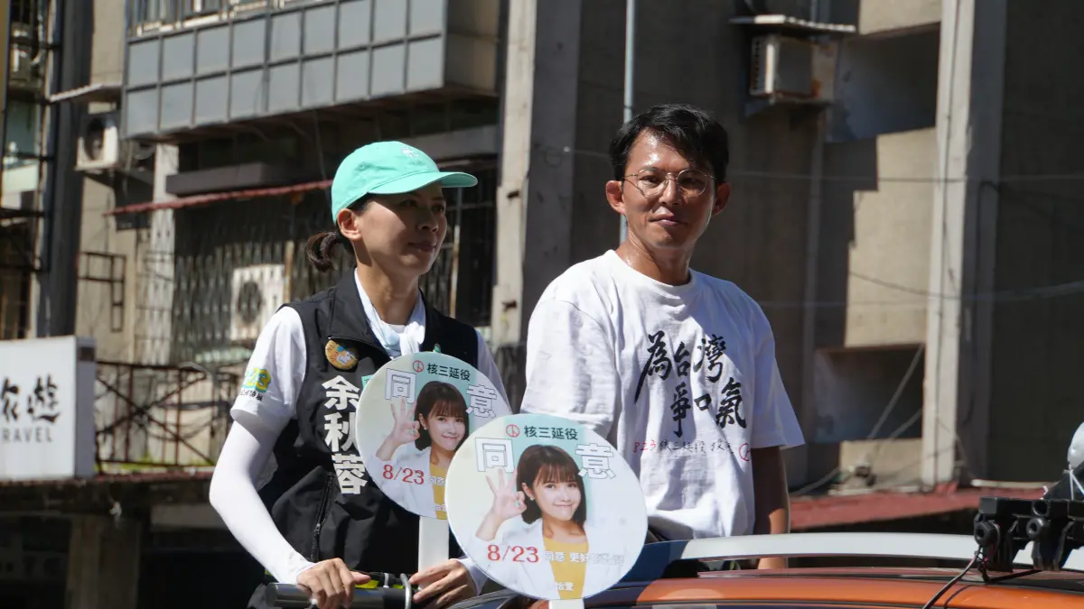 ▲民眾黨主席黃國昌上午赴萬華、士林、北投進行核三延役公投宣傳車掃。（圖／記者呂炯昌攝，2025.08.21）