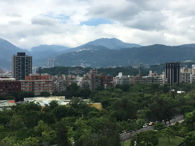 ▲有租屋需求的大學生們都找好租屋處了嗎？根據北市府地政局推出的「台北地政找房+」資料統計，中位數租金最便宜的獨立套房就在文化大學！（圖／台灣房屋提供）