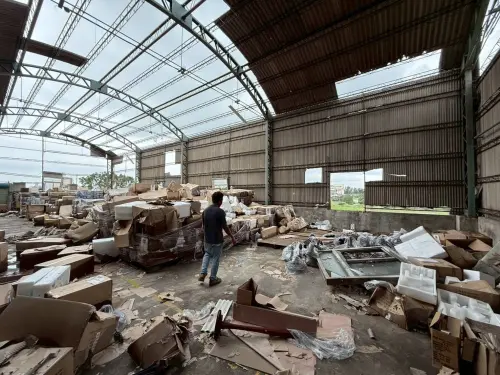 災後石綿瓦處理量能不足　陳亭妃兩度質詢要求中央協助
