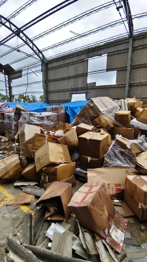 ▲陳亭妃強調，石綿瓦若處理不當，將會造成環境污染與健康風險，後果不堪設想。（圖／陳亭妃提供）