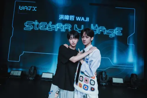 ▲洪暐哲（左）與韓國男團DRIPPIN成員李協（右）友誼深厚，洪暐哲準備演唱會期間受傷，李協特別飛來台灣聽他演唱會，還當一日經紀人，幫忙提行李。（圖／年代整合提供）