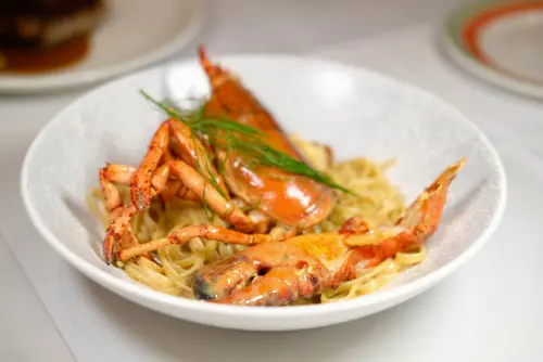 ▲鮮活龍蝦義大利麵除了有香濃的麵條，龍蝦吃起來更是爽脆過癮。（圖／記者葉盛耀攝）