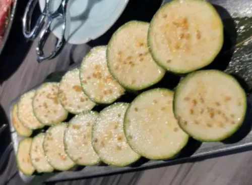 台南餐廳「14片櫛瓜賣880元」！今年仍入選米其林　在地人傻眼了
