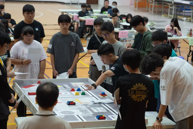 ▲本屆WRO賽事以「未來機器人」為主題，規劃多元挑戰賽程，涵蓋從國小到高中各年齡層的組別。（圖／嶺東科大提供）