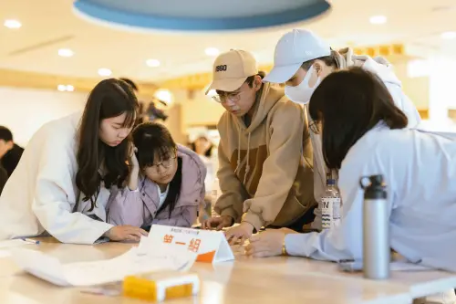 ▲蝦皮購物「東南亞新二代獎學金培力計畫」以兩天一夜營隊及課程培訓，涵蓋整合行銷、直播實務、創新思維與專案管理等，提供獲獎者多領域學習與跨校系專案協作的機會