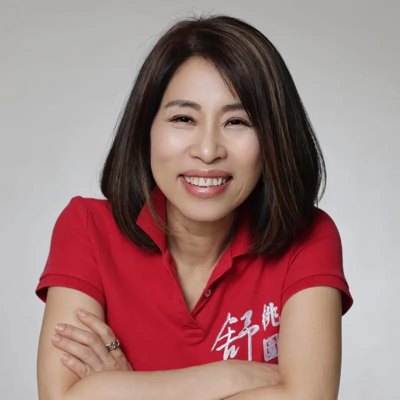 ▲ 國民黨前桃園議員舒翠玲，連任七屆，2020年因涉嫌以母親、兄長及友人擔任「人頭助理」詐領助理費遭起訴。桃園地方法院今判舒翠玲與丈夫各1年徒刑，緩刑3年，並須支付公庫50萬元，可上訴。（圖／翻攝臉書）