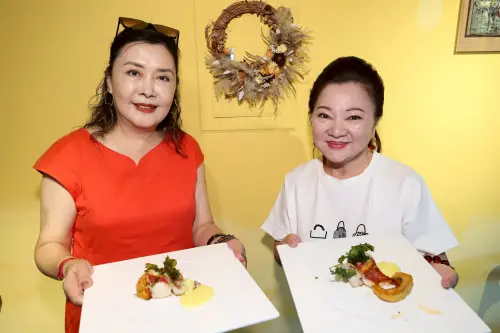 ▲白冰冰（右）跟演藝圈好友丁鈴（左）一起到餐廳吃飯。（圖／民視）