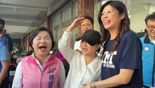影／不選黨主席了？盧秀燕緊抱鄭麗文　反差萌喊加油、愛妳引聯想
