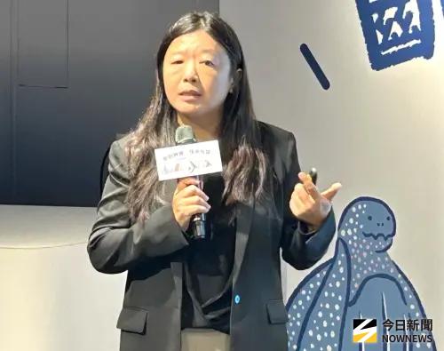 ▲海洋保育署署長陸曉筠說明調查母龜產卵棲地分布情形。(資料照／記者黃守作攝)