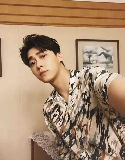 ▲李易峰因為帥氣長相有許多粉絲。（圖／三次元少女鴨 微博）