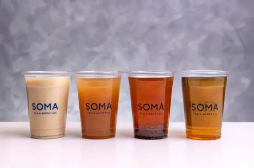 ▲SOMA「蜜隱烏龍」系列，左起：蜜隱烏龍精粹茶歐雷、純青森蜜隱烏龍、青梅蜜隱烏龍、純蜜隱烏龍。（圖／SOMA提供）